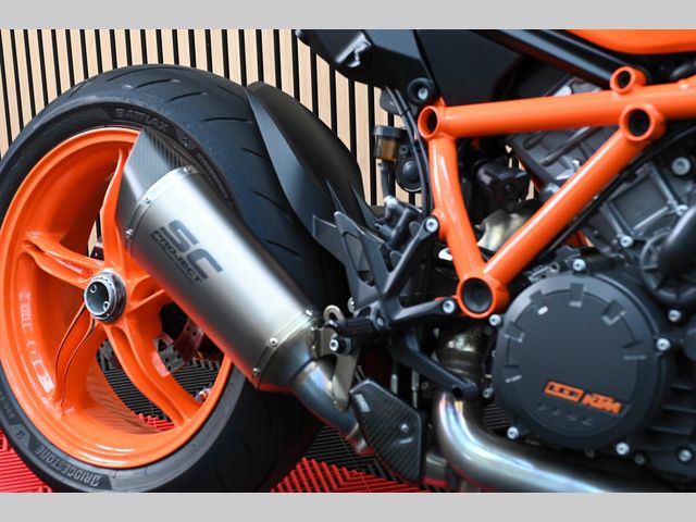 ktm - 1290-super-duke-r