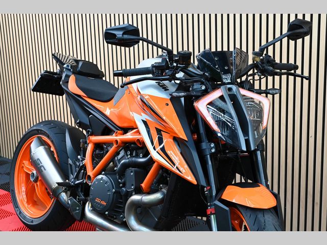 ktm - 1290-super-duke-r