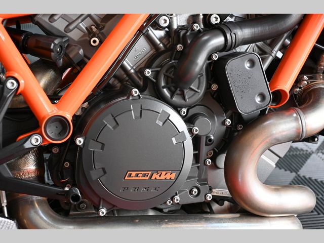 ktm - 1290-super-duke-r