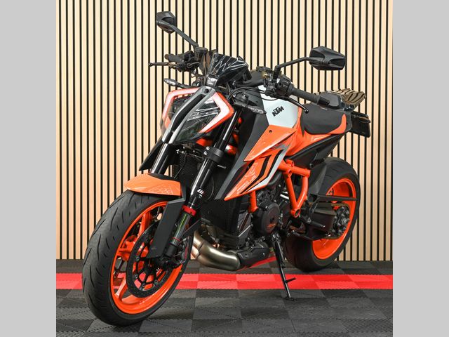 ktm - 1290-super-duke-r