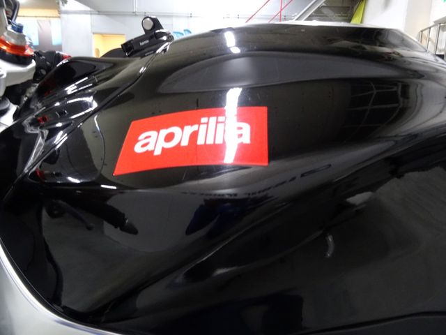 aprilia - rsv-4-r
