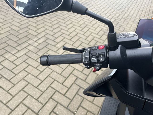 bmw - ce-04