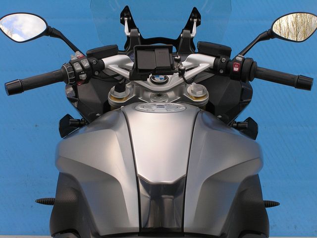 bmw - r-1200-rs