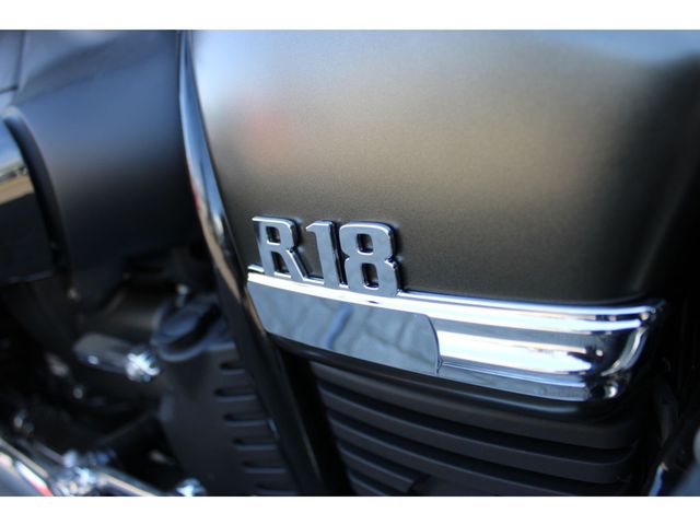 bmw - r-18-classic