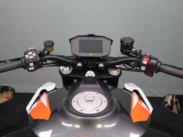 ktm - 1290-super-duke-r
