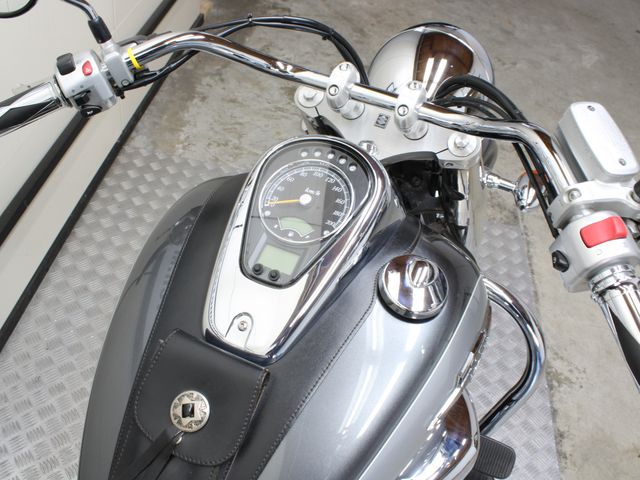 suzuki - intruder-c-800-classic