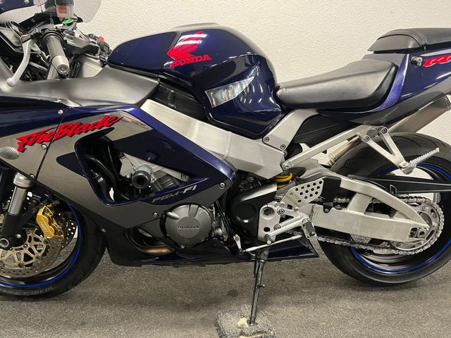 honda - cbr-900-rr-fireblade