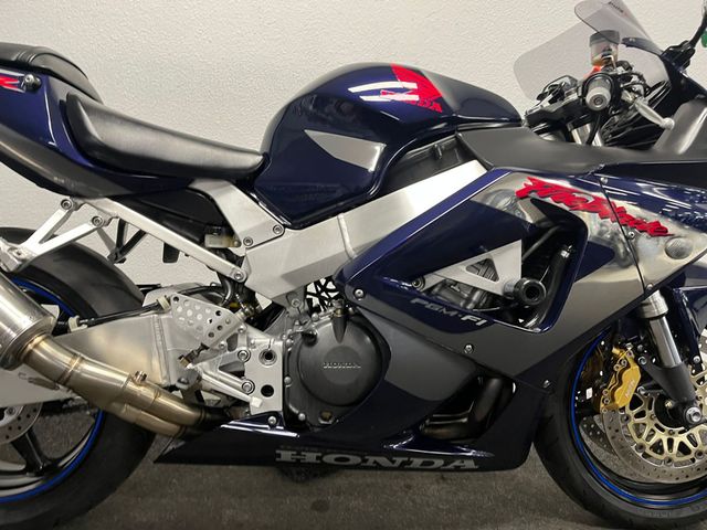 honda - cbr-900-rr-fireblade