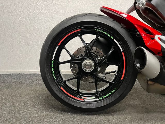ducati - streetfighter-v2