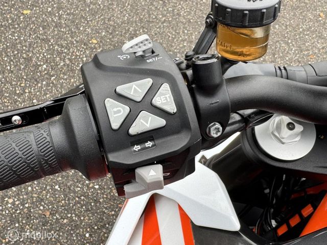 ktm - 1290-super-duke-r