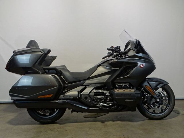 honda - gl-1800-goldwing-tour-dct