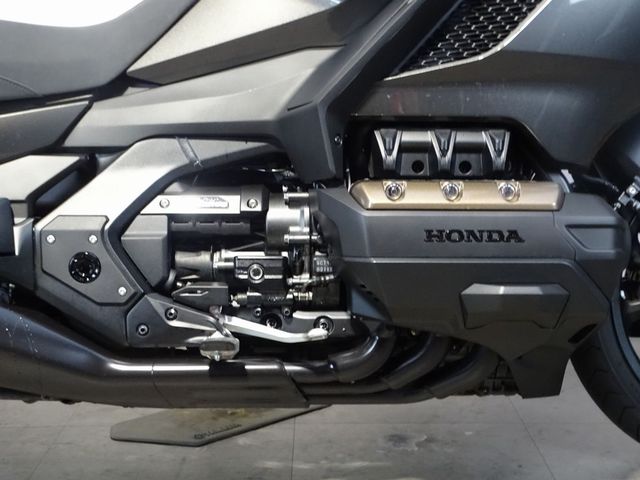 honda - gl-1800-goldwing-tour-dct