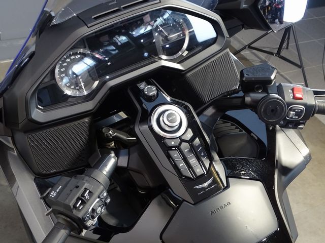 honda - gl-1800-goldwing-tour-dct