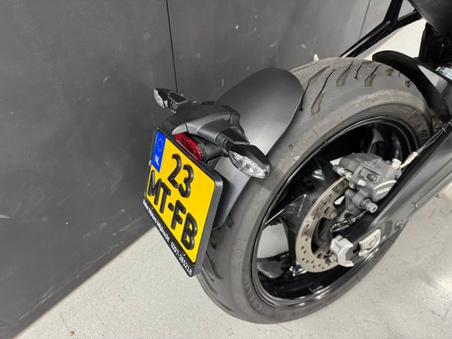 triumph - trident-660
