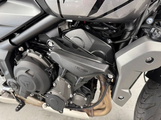 triumph - trident-660