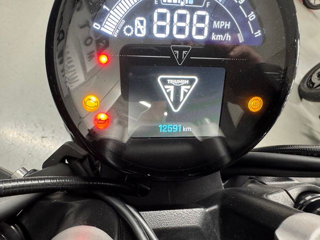 triumph - trident-660