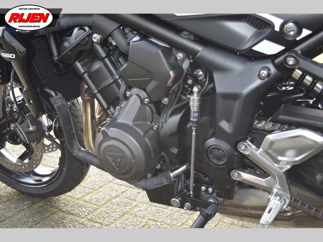 triumph - trident-660