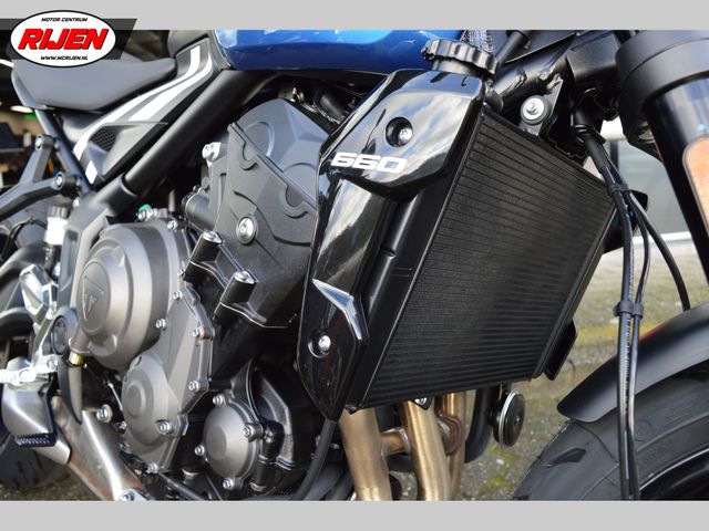 triumph - trident-660