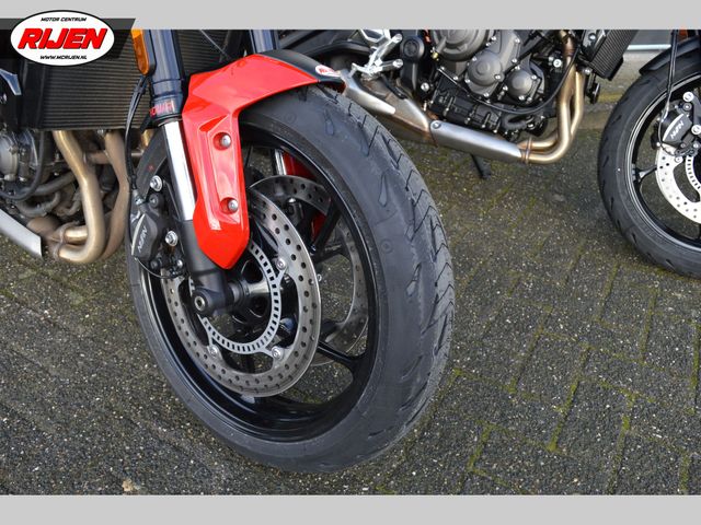 triumph - trident-660