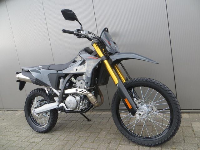 suzuki - dr-z-4-s