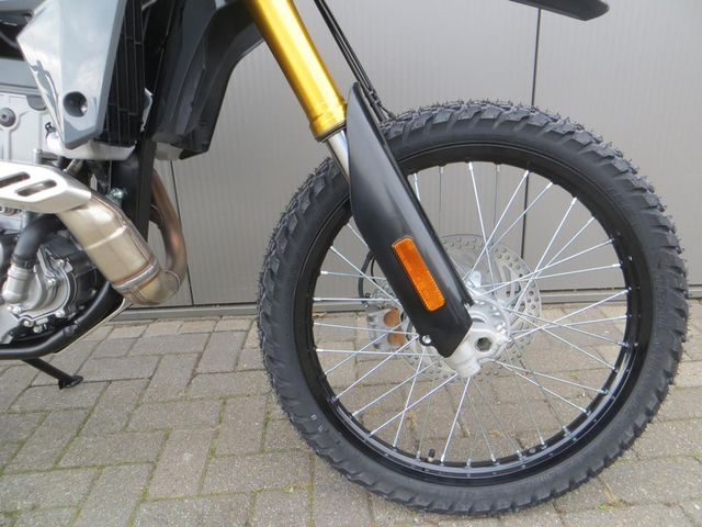 suzuki - dr-z-4-s