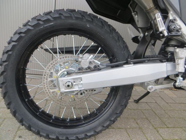suzuki - dr-z-4-s