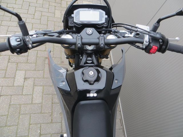 suzuki - dr-z-4-s