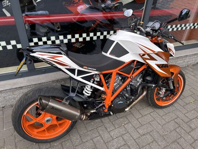ktm - 1290-super-duke-r