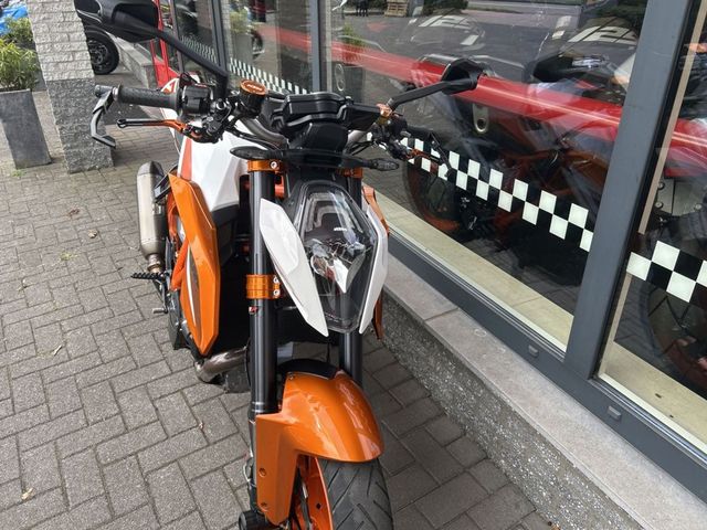 ktm - 1290-super-duke-r