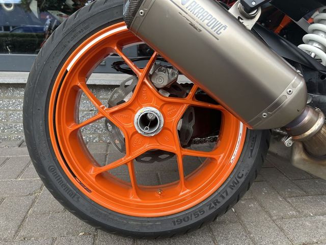 ktm - 1290-super-duke-r