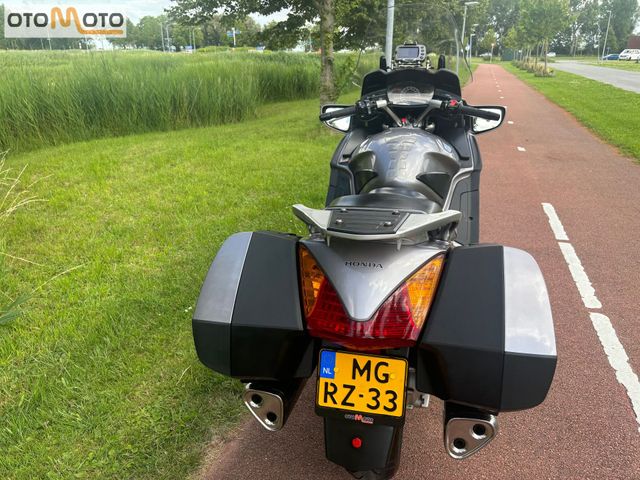 honda - st-1300-pan-european