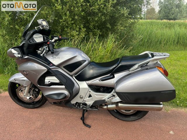 honda - st-1300-pan-european