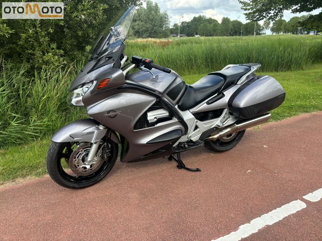 honda - st-1300-pan-european