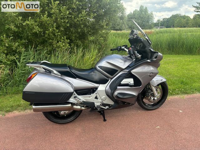 honda - st-1300-pan-european