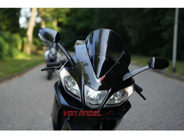 aprilia - rsv-4-r