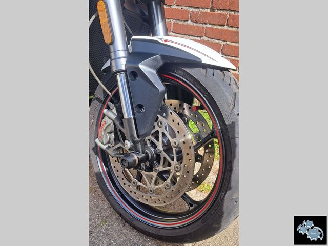 triumph - street-triple-rs