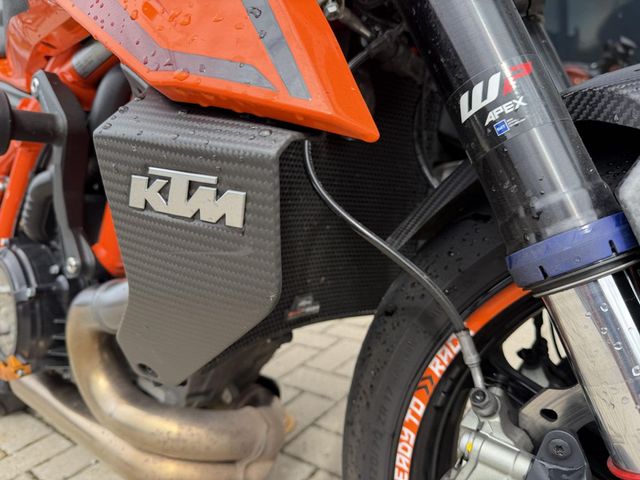 ktm - 1390-super-duke-r-evo