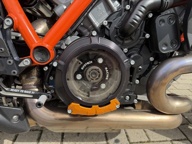 ktm - 1390-super-duke-r-evo
