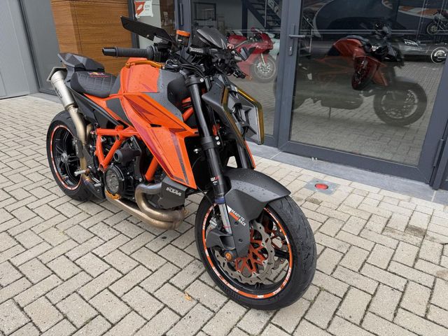 ktm - 1390-super-duke-r-evo