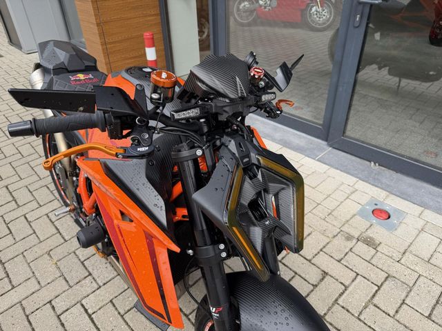 ktm - 1390-super-duke-r-evo