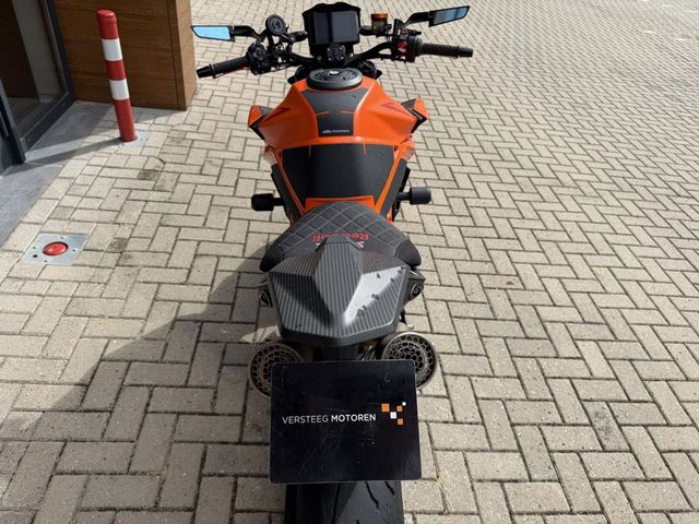 ktm - 1390-super-duke-r-evo