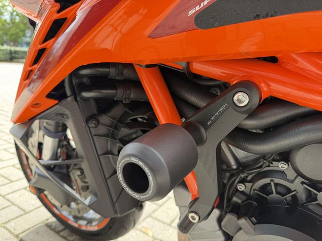 ktm - 1390-super-duke-r-evo