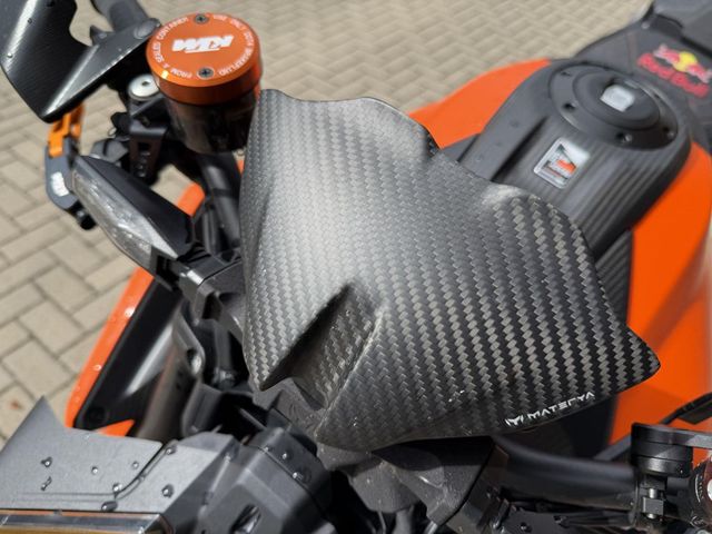 ktm - 1390-super-duke-r-evo