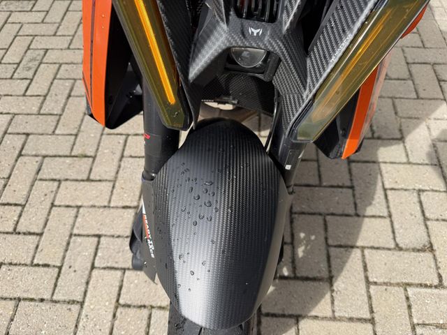 ktm - 1390-super-duke-r-evo