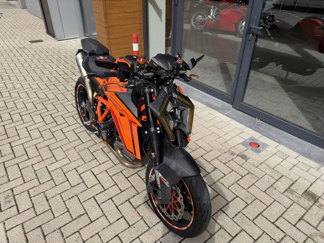 ktm - 1390-super-duke-r-evo
