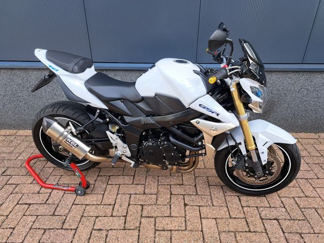 suzuki - gsr-750