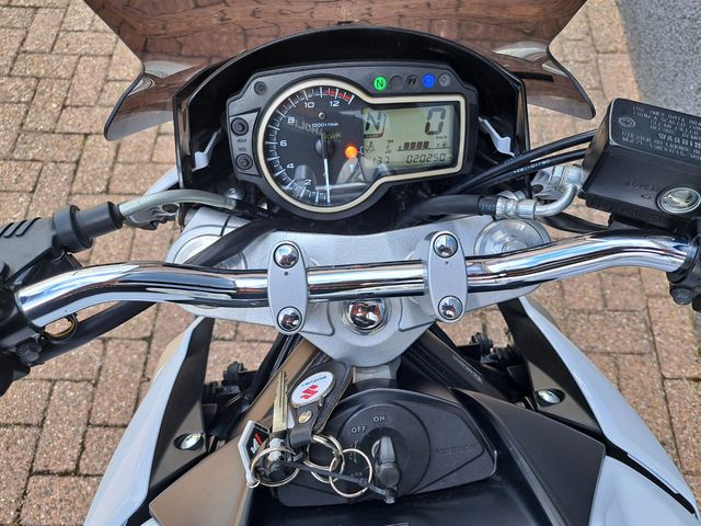 suzuki - gsr-750