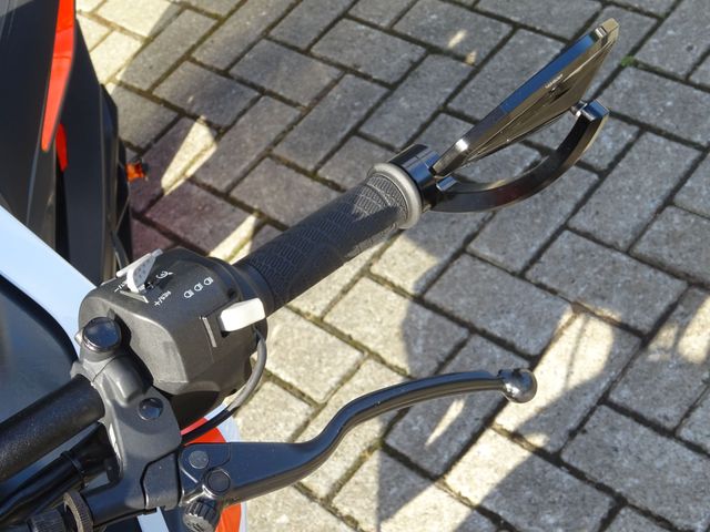 ktm - 890-duke-r