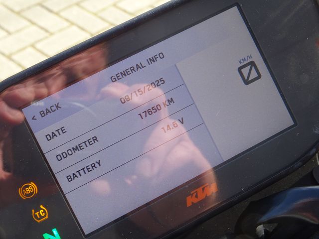 ktm - 890-duke-r