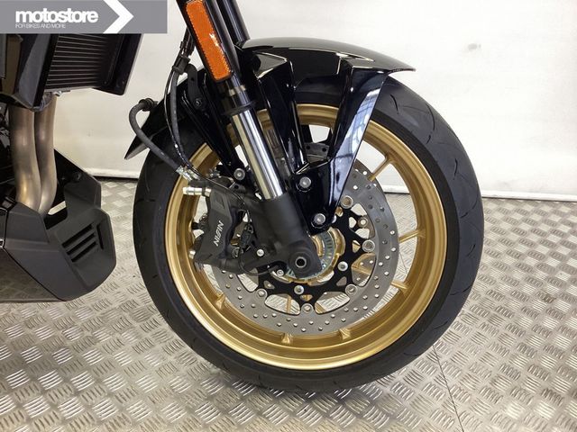 suzuki - gsx-8tt